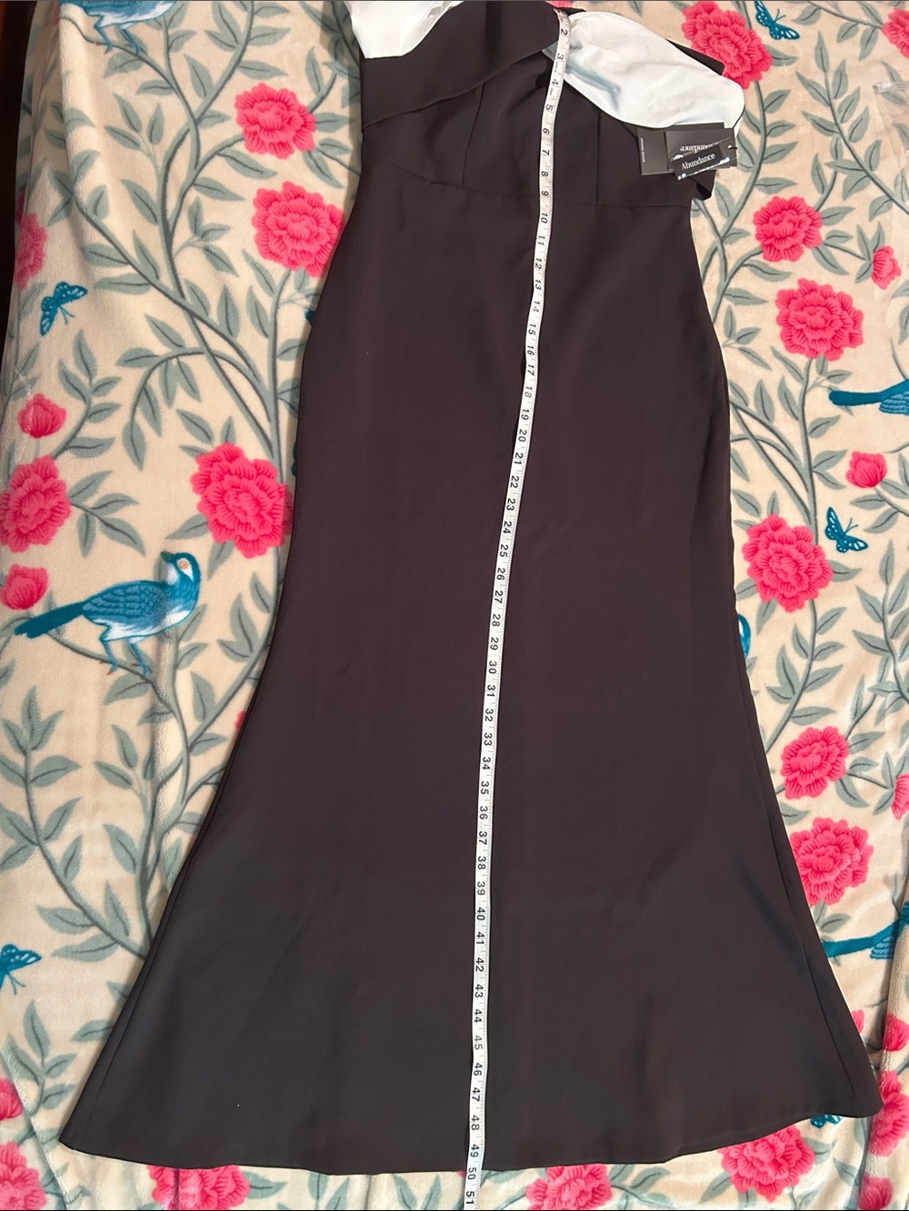Elegant Black & White Off-Shoulder Evening Gown - Picture 7 of 14